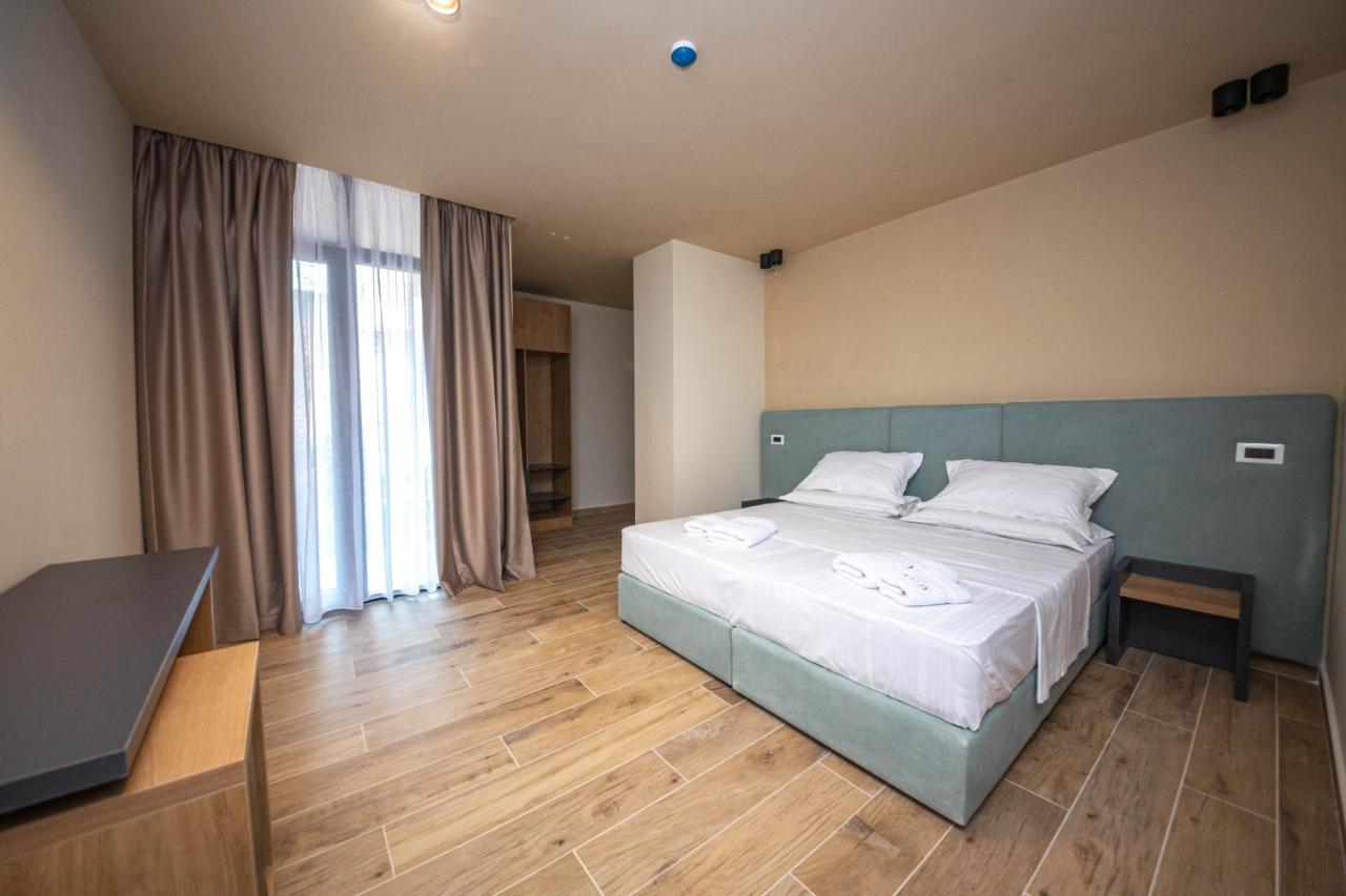 Hotel Alion21 ดูร์เรส ภายนอก รูปภาพ
